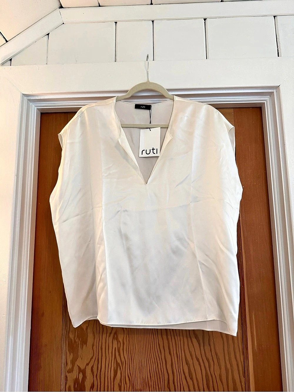 ruti The All Day Washable Silk Top Sleeveless Blouse in White Medium